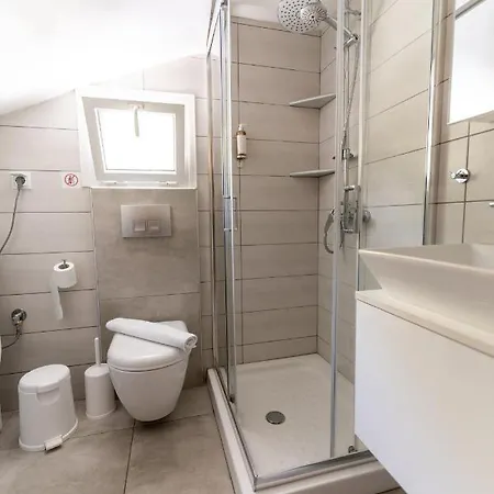 Lofos Apartament *